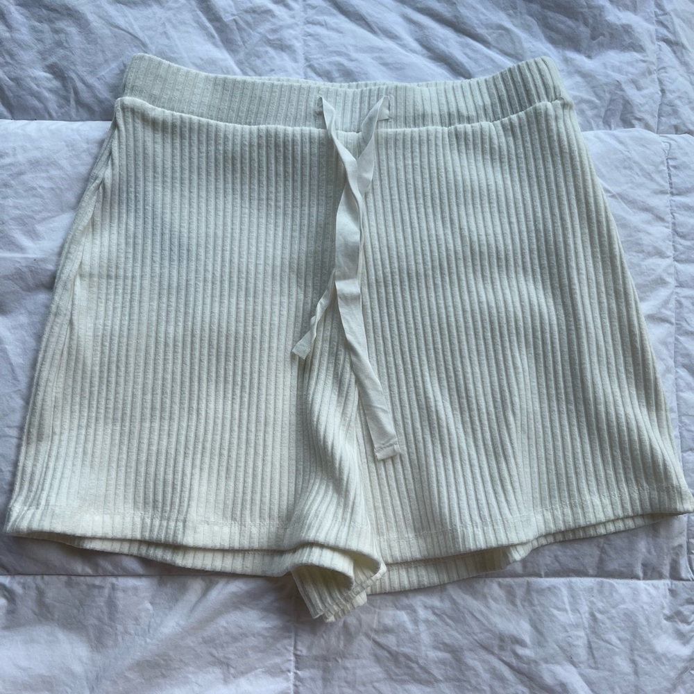 White ribbed draw-string shorts